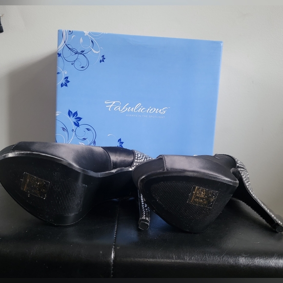 Fabulicious Rhinestone Pumps - size 7 - Picture 5 of 5